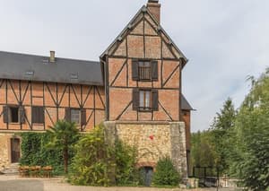 thumbnail: Front of property