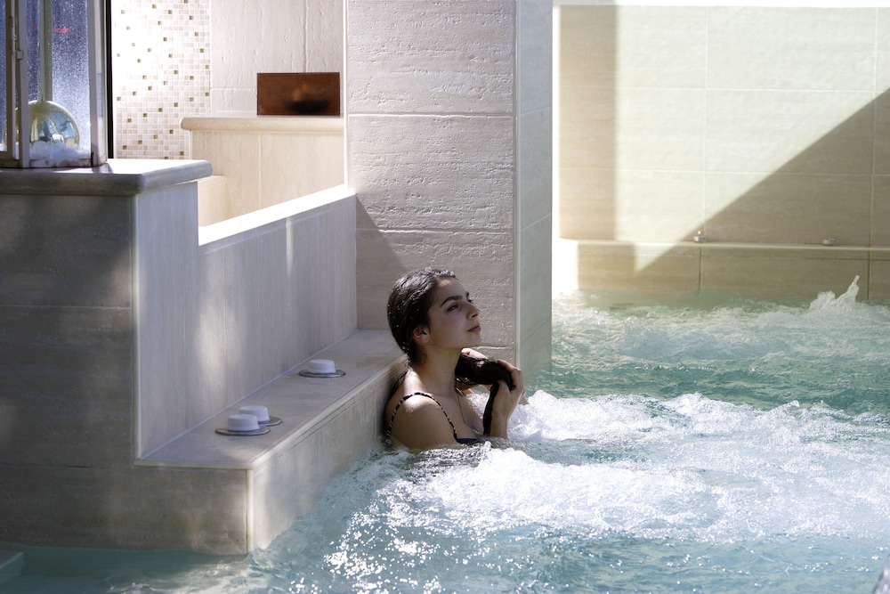 Swimming pool-spa