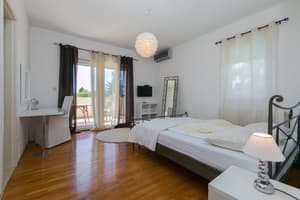 thumbnail: Living room