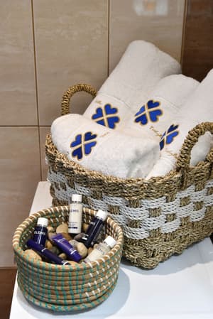 thumbnail: Bathroom amenities