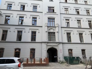 thumbnail: Exterior
