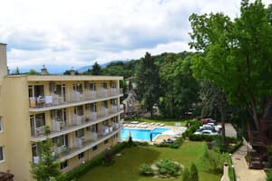 thumbnail: Front of property