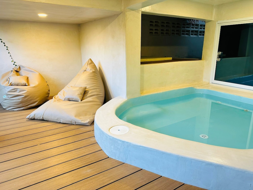 Private pool