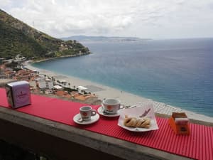 thumbnail: Breakfast area