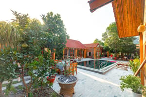 thumbnail: Exterior