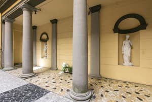 thumbnail: Exterior