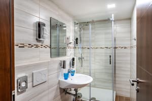 thumbnail: Primary image
