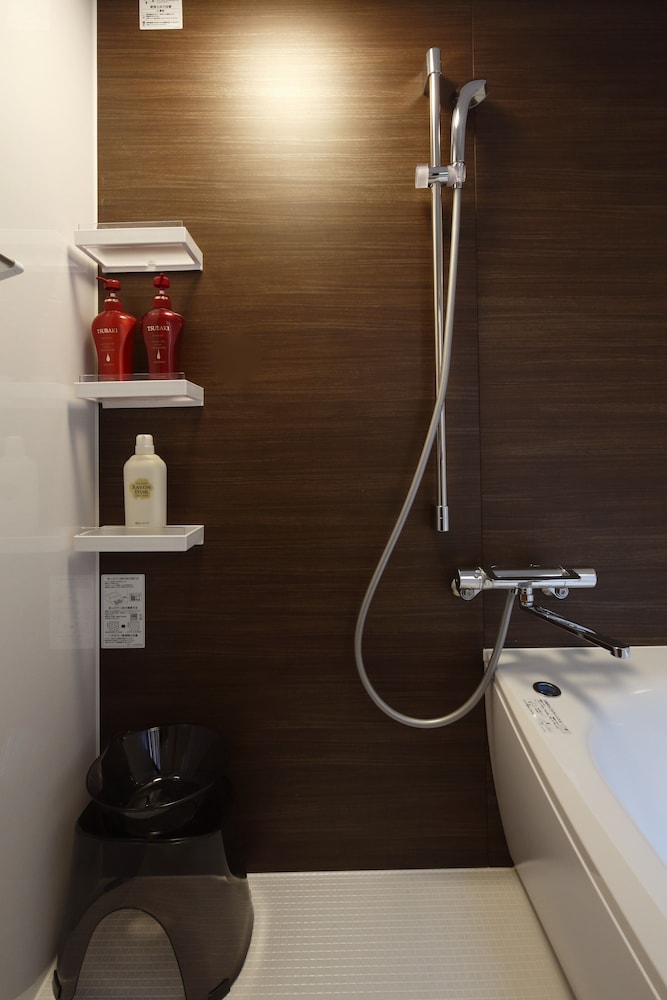 Bathroom shower