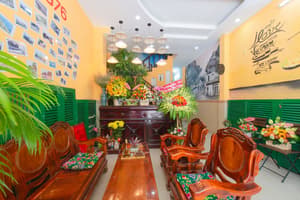 thumbnail: Lobby sitting area