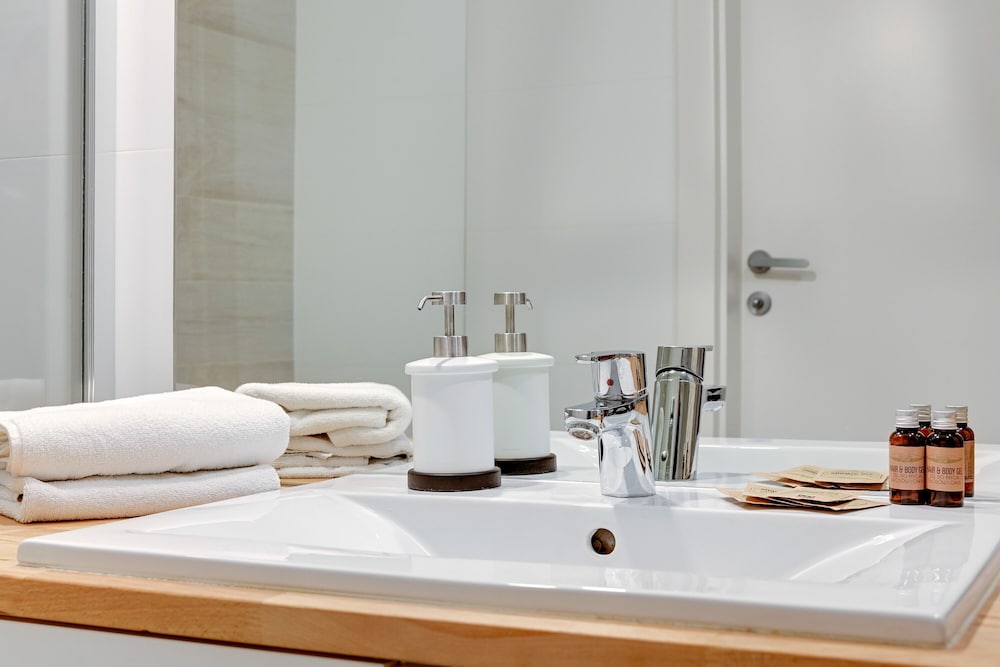 Bathroom sink
