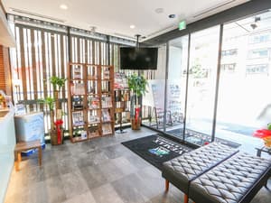 thumbnail: Interior entrance