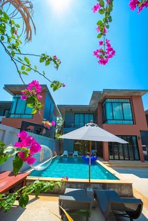 thumbnail: Front of property