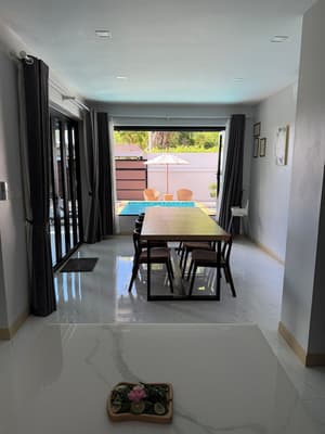 thumbnail: Dining room