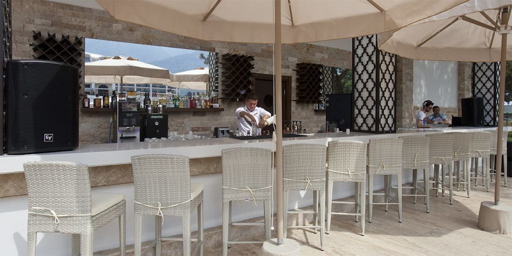 Poolside bar