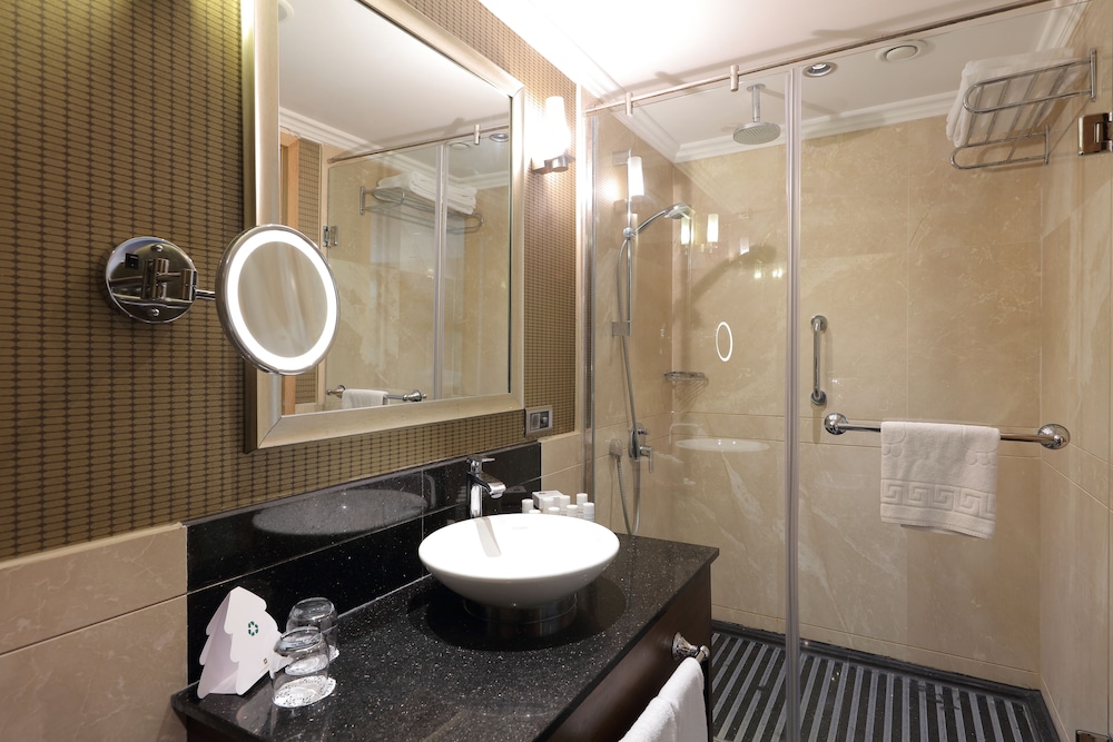 Bathroom amenities