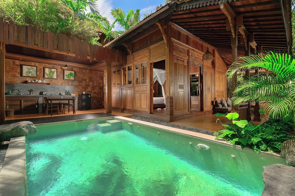 Private pool