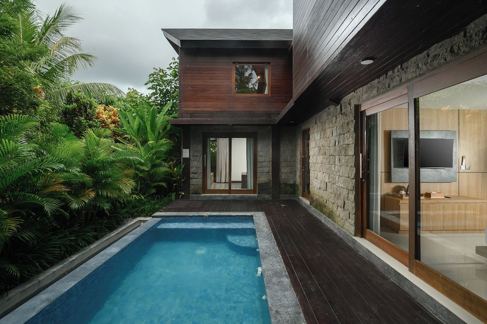 Private pool