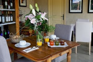 thumbnail: Breakfast area
