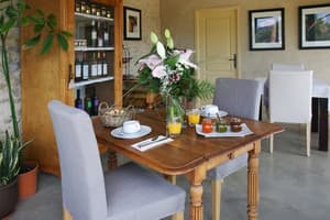 thumbnail: Breakfast area