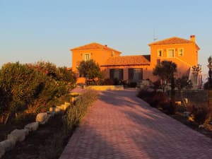 thumbnail: Exterior
