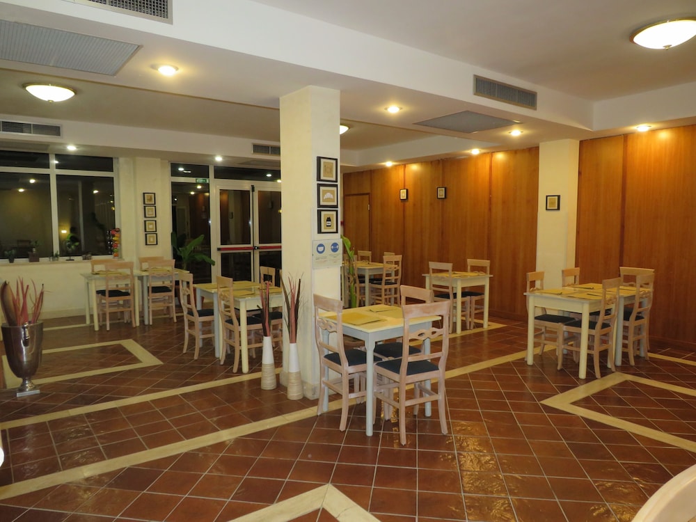 Restaurant-cafeteria