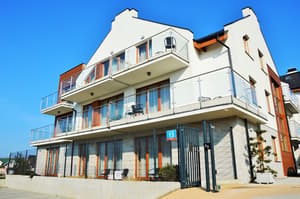thumbnail: Front of property