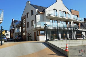 thumbnail: Front of property