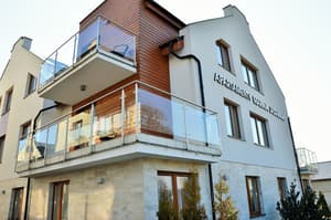 thumbnail: Front of property