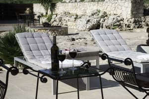 thumbnail: Poolside bar