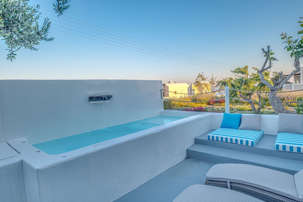 Private spa tub