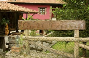 thumbnail: Exterior detail
