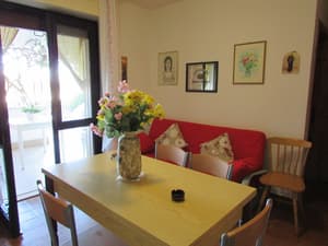 thumbnail: In-room dining