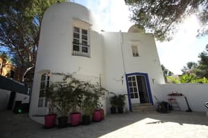thumbnail: Front of property