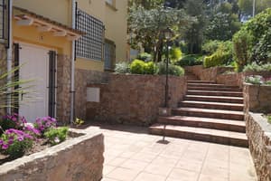 thumbnail: Interior entrance