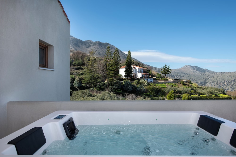 Private spa tub