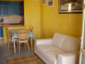 thumbnail: In-room dining