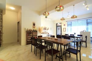 thumbnail: Family dining