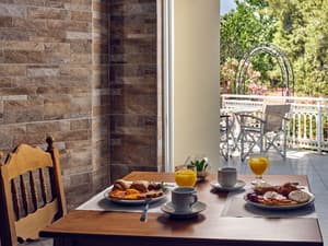 thumbnail: Breakfast area