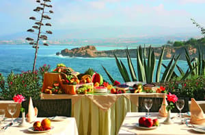 thumbnail: Outdoor dining