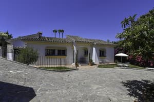 thumbnail: Front of property
