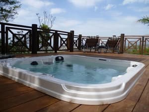thumbnail: Outdoor spa tub