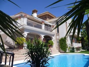 thumbnail: Outdoor pool