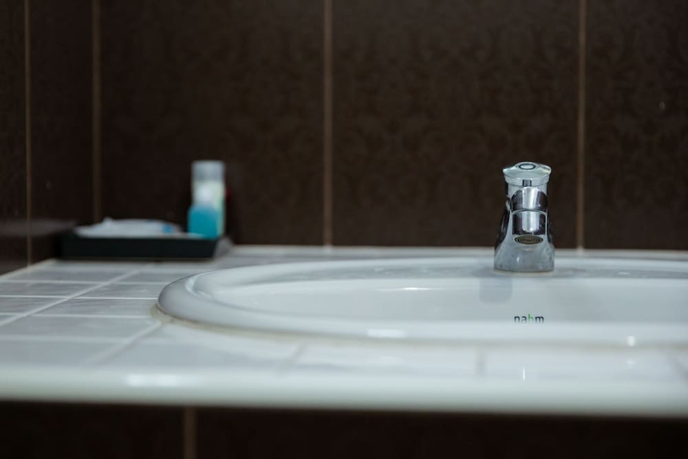 Bathroom sink