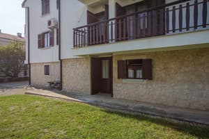 thumbnail: Exterior