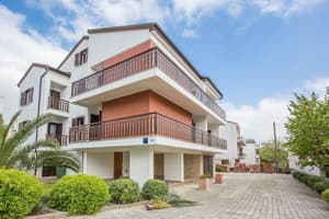 thumbnail: Exterior