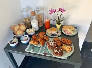 thumbnail: Breakfast buffet