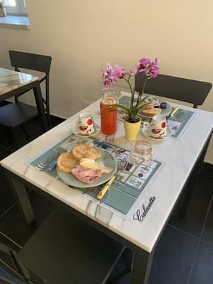 thumbnail: Breakfast area