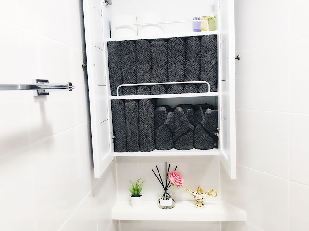 Bathroom amenities