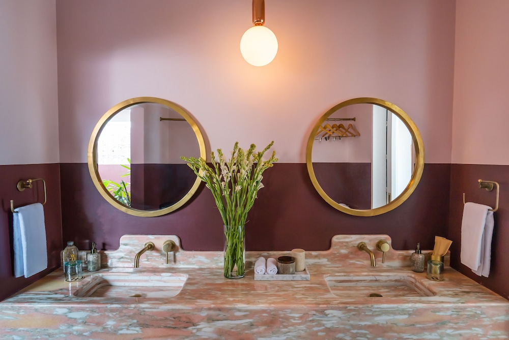 Bathroom sink