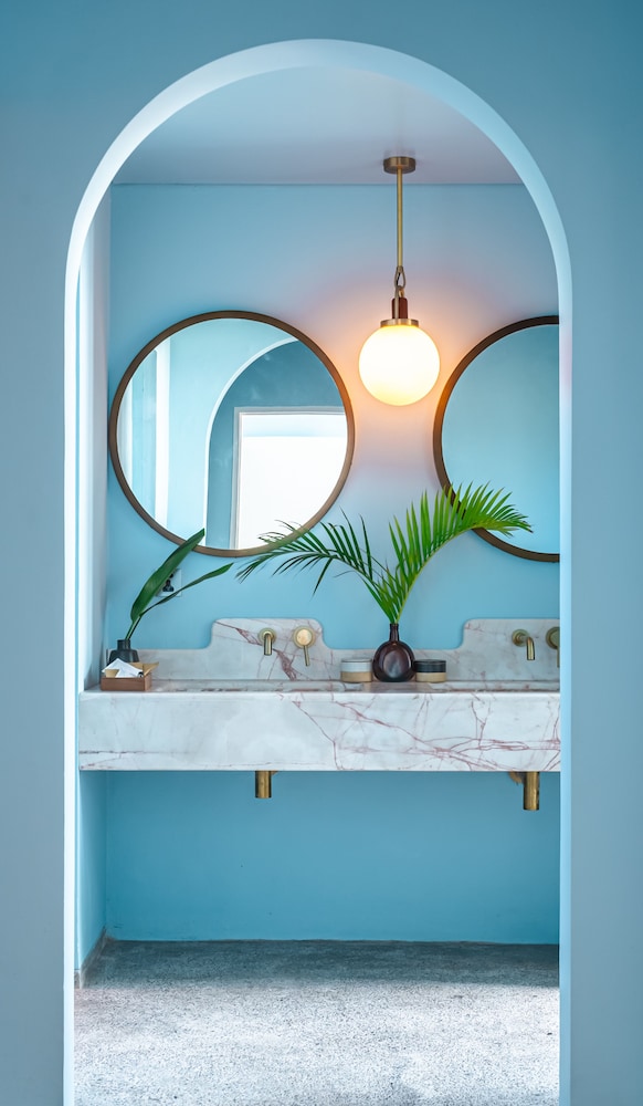 Bathroom sink